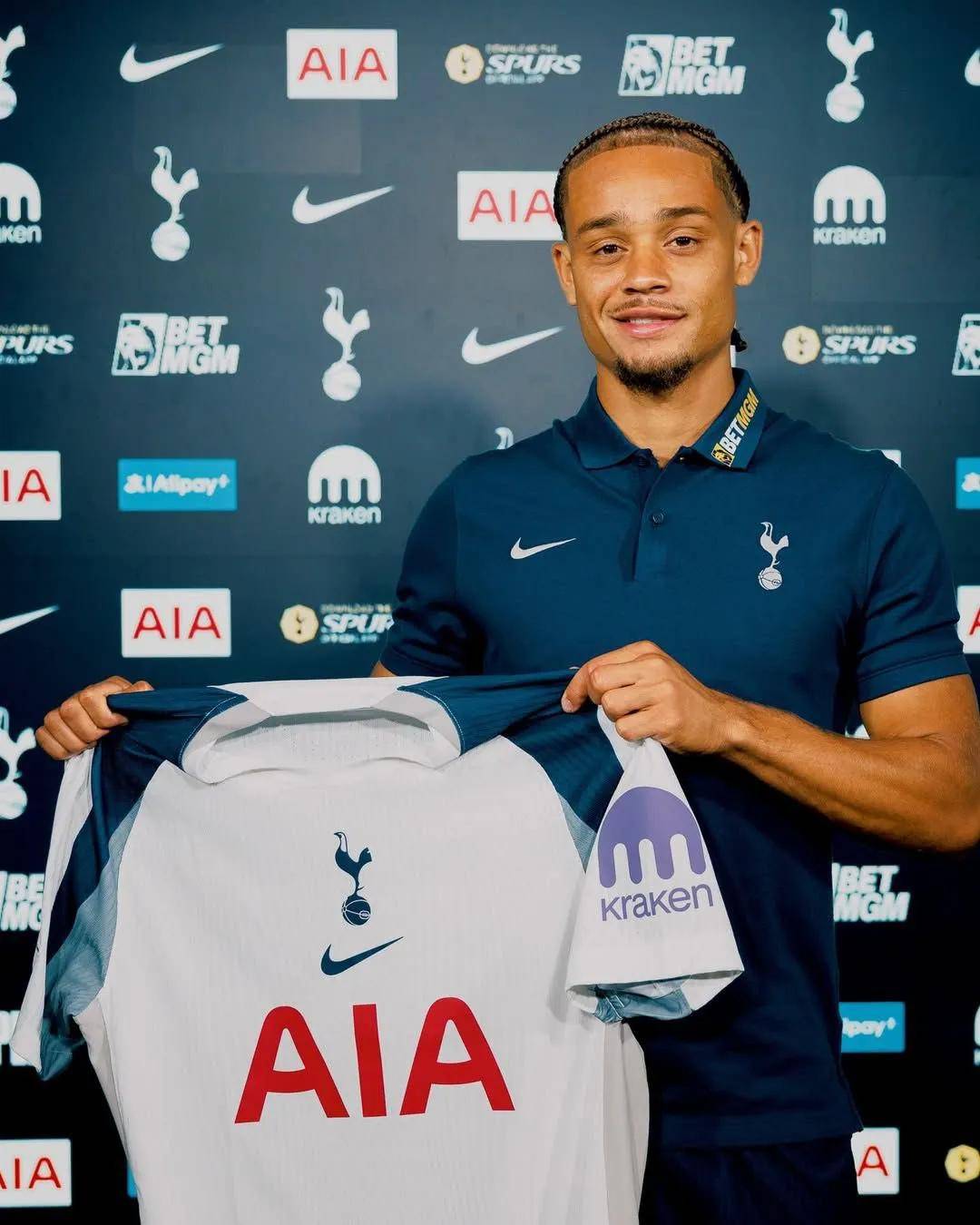 开云体育-西甲转会期再迎强敌，拜仁慕尼黑防线松动，主帅态度：管理层满意，高层口径保持一致的简单介绍