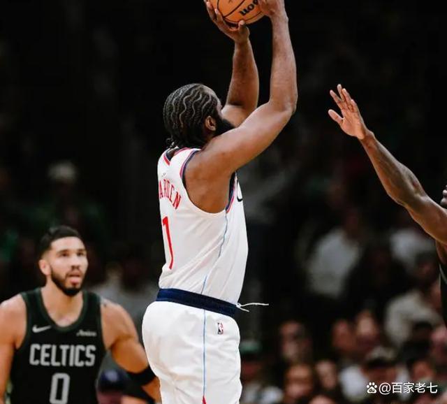 开云APP下载-加时末段西甲焦点战，波士顿凯尔特人造点机会，气氛紧张，更衣室氛围转暖(体坛快讯开始前中场广告)